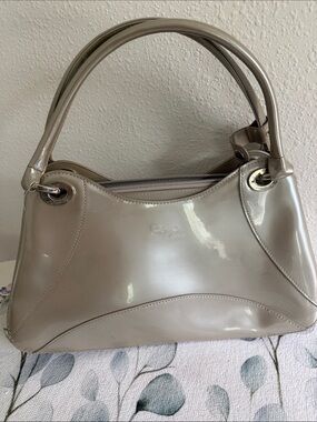 Beijo Patent Leather Shoulder Bag in Light Taupe